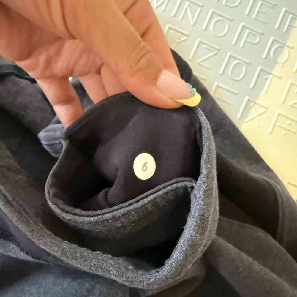 Lululemon Refine Crop Heathered Black Size 6 - Picture 3 of 5